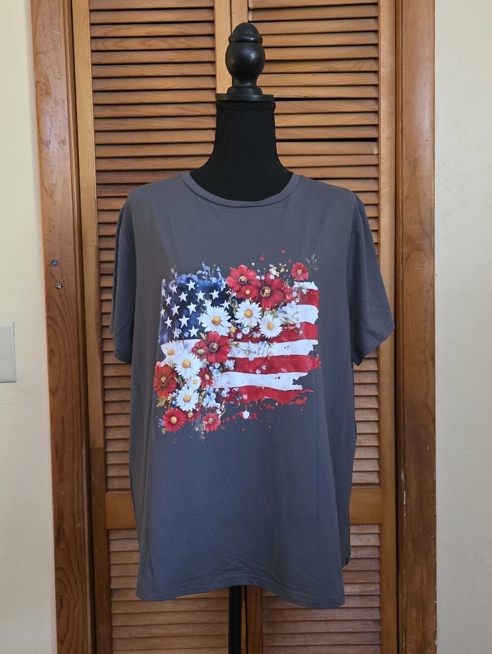 NWOT Shein Curve Women's Floral American Flag Graphic Tee Size 1XL
